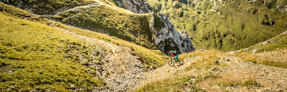 This is default featured slide 3 title